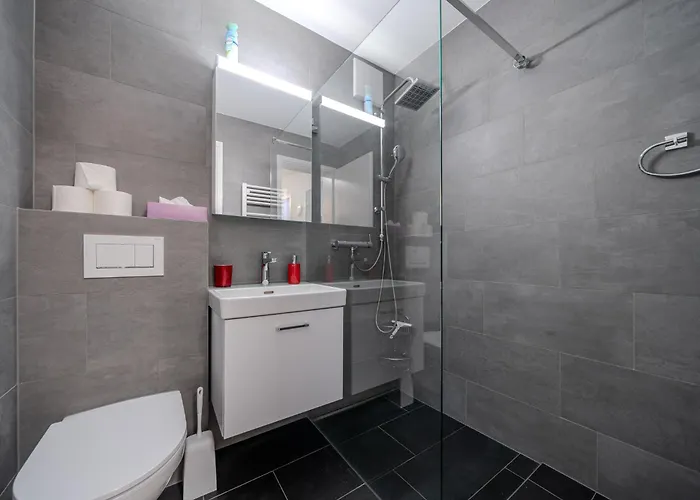 Viktoria A12 By Vacations, Renoviertes App Mit Bergblick Im Zentrum Apartment Arosa