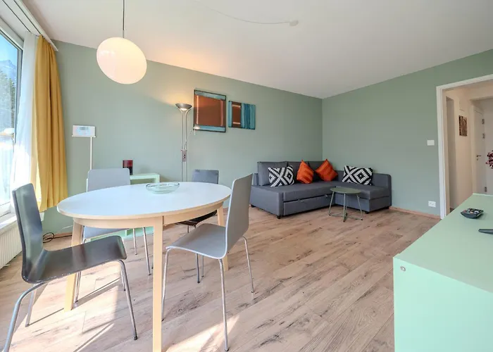 Apartment Viktoria A12 By Vacations, Renoviertes App Mit Bergblick Im Zentrum